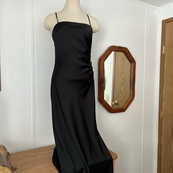 House of Harlow 1960 black satin ruched maxi dress with spaghetti straps - Picture 6 of 7